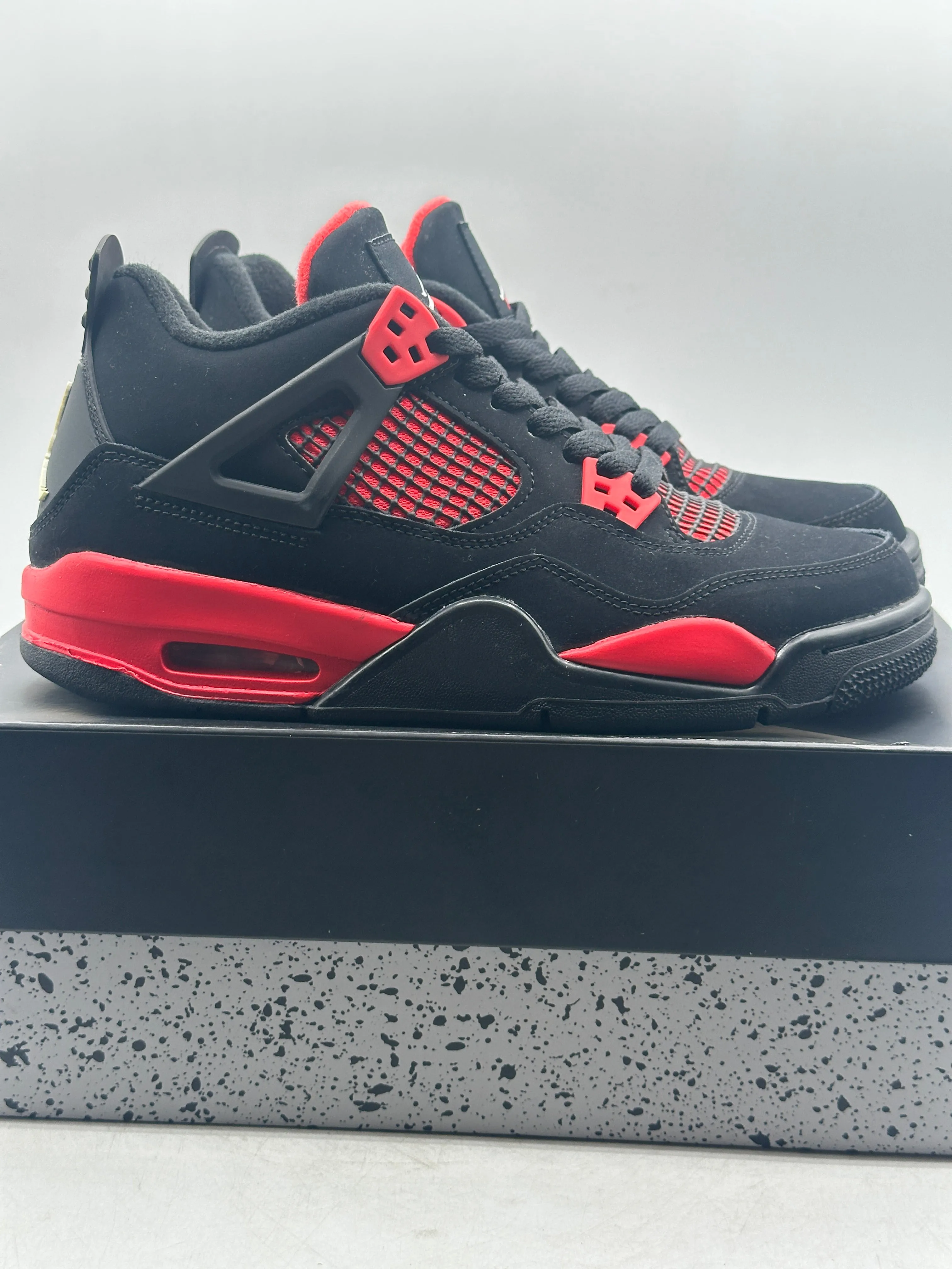 Ai rJordan 4 Retro Red Thunder (GS) (WORN/REP. BOX)