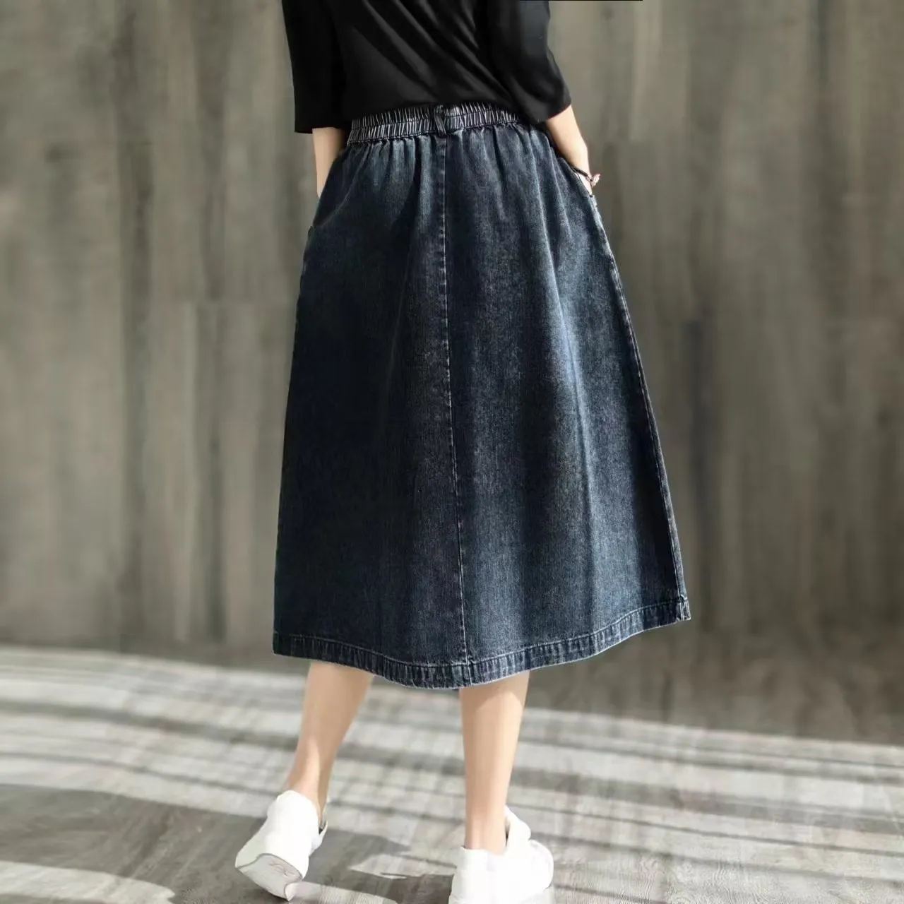 Asymmetric denim skirt with rubber