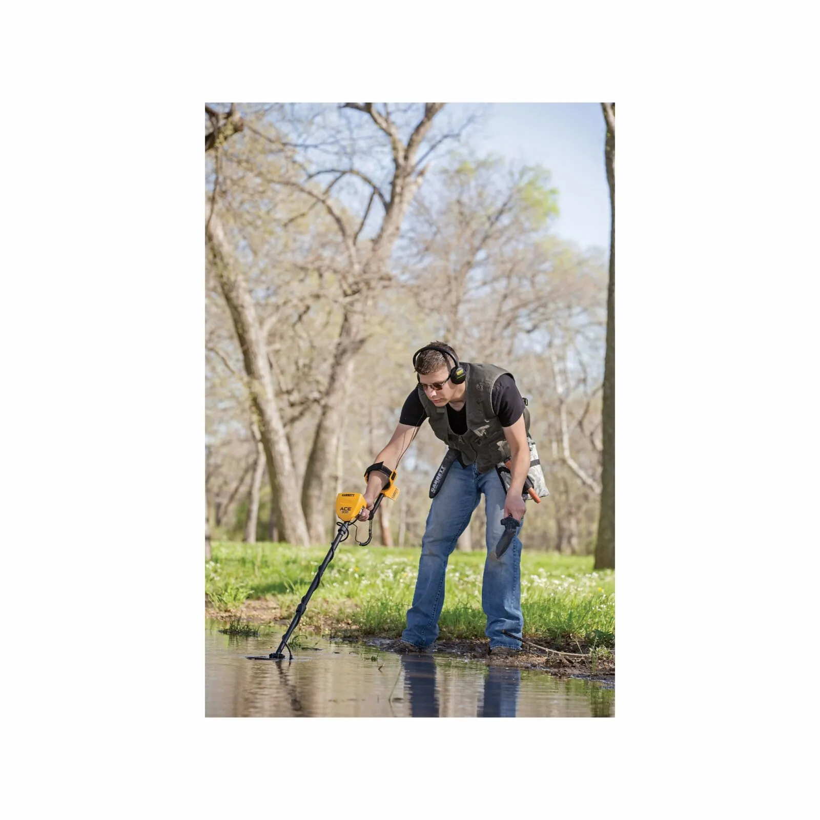 Garrett ACE 300 Metal Detector with Waterproof Search Coil and Pro-Pointer AT