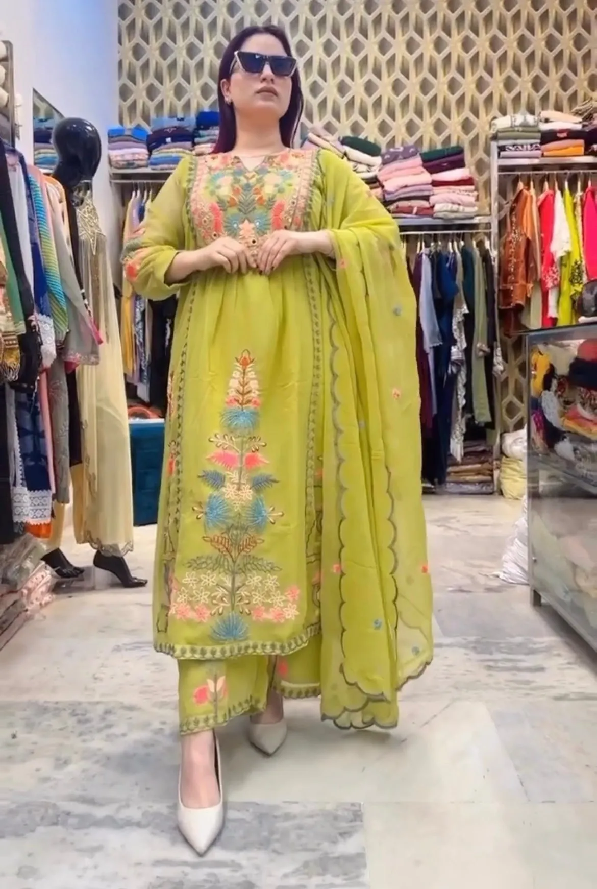 New Real Mirro Hand Work Pakistani Suit Set Khushbu