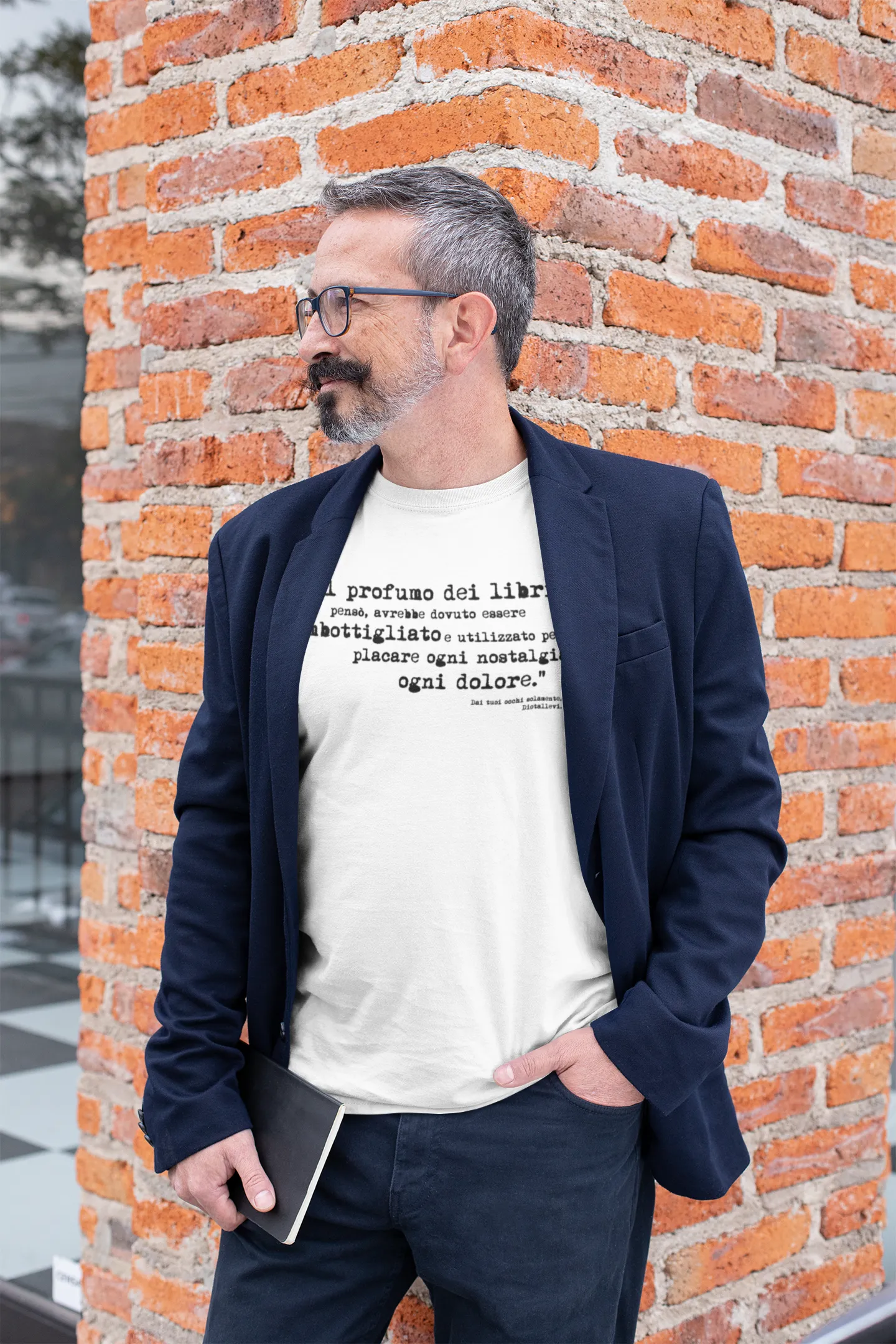 Smells Like New Book T-Shirt Il profumo dei libri dovrebbe essere imbottigliato - Diotallevi - Dai tuoi occhi solamente