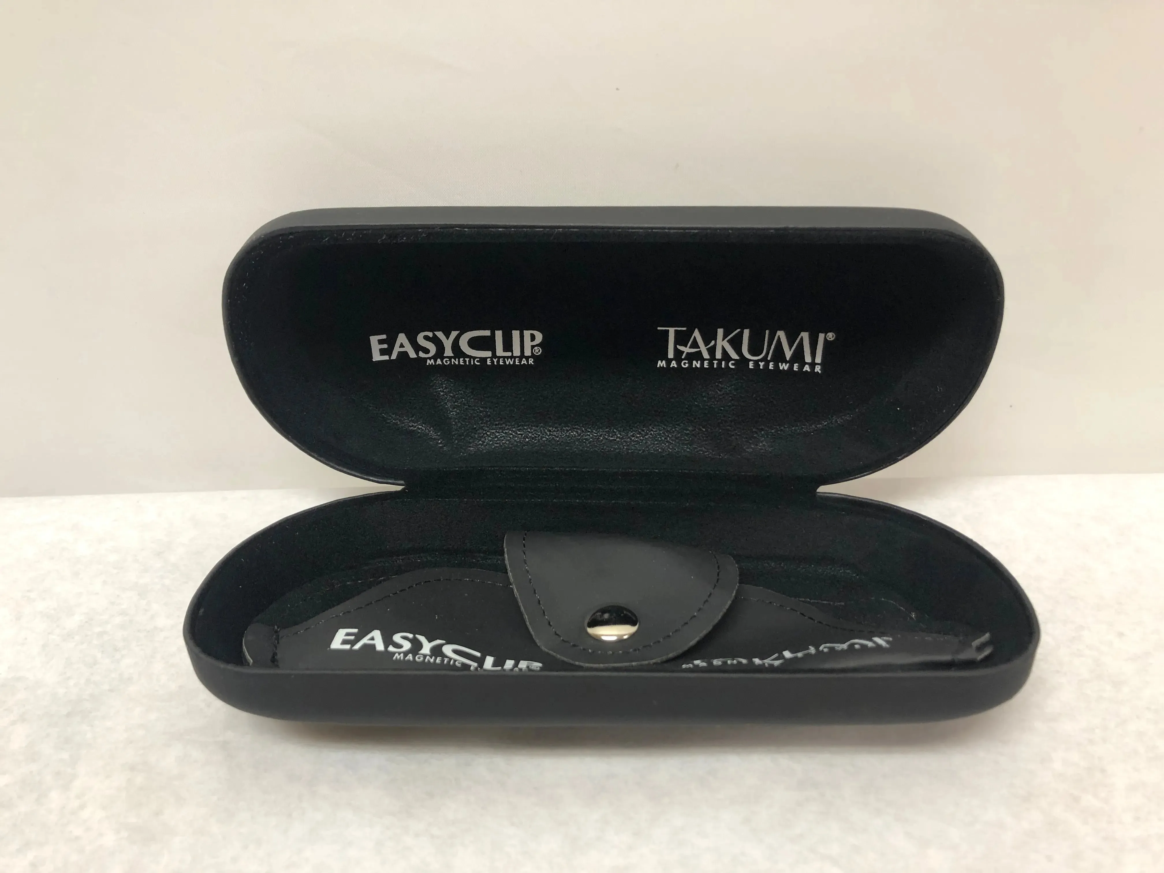 Takumi Magnetic Eyewear Black Optical Eyeglasses Hard Case | KMOPT-59